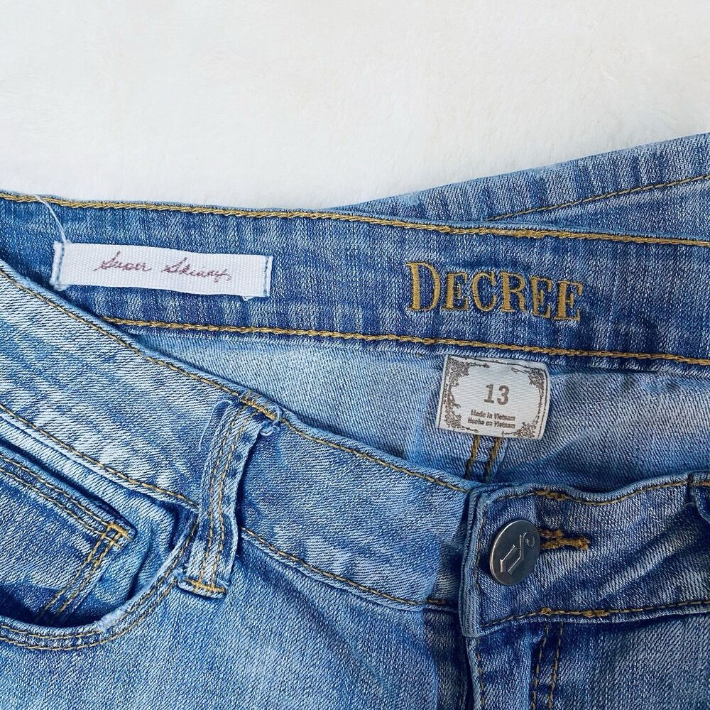 Decree Women’s Size 13 Light Wash Skinny Jeans Y2K Faded Denim - Picture 2 of 7